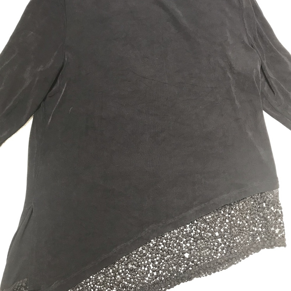 Chico’s Traveler asymmetric black tunic